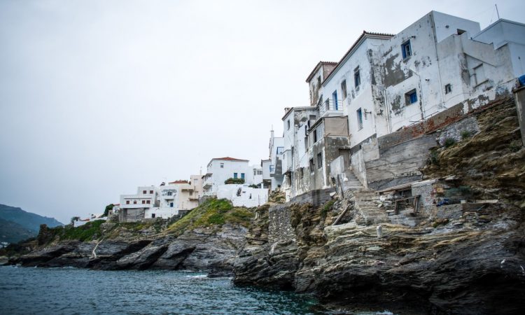 H Άνδρος ανάμεσα στους πιο όμορφους και αυθεντικούς προορισμούς της Ευρώπης, σύμφωνα με διεθνή μέσα