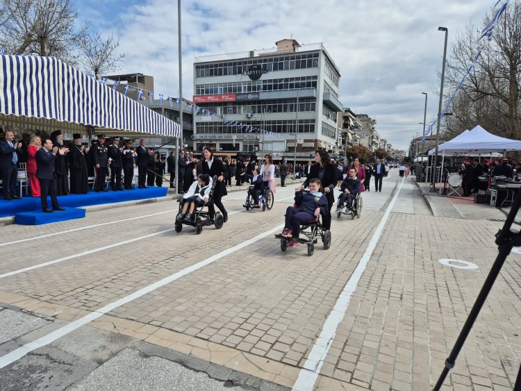 Παρέλαση 25ης Μαρτίου: Θερμό χειροκρότημα για το Ε.Ε.Ε.ΕΚ. Τρικάλων (ΦΩΤΟ – ΒΙΝΤΕΟ)
