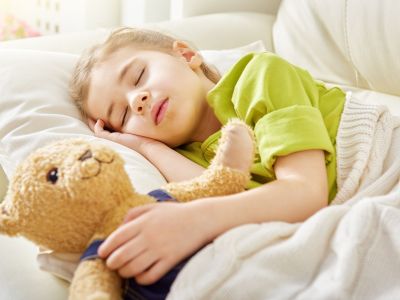 Γιατί χρειάζεται προσοχή όταν ροχαλίζουν τα παιδιά – Ωτορινολαρυγγολόγος εξηγεί τις επιπτώσεις