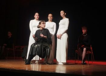 Θεατρική Ομάδα 4ου Πειραματικού ΓΕΛ Τρικάλων: Μελετάει Παπαδιαμάντη και “γράφει” επί σκηνής!! (ΕΙΚΟΝΕΣ)