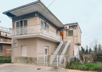 Τρίκαλα: ΠΩΛΕΙΤΑΙ Διπλοκατοικία στο κέντρο της Αγίας Μονής
