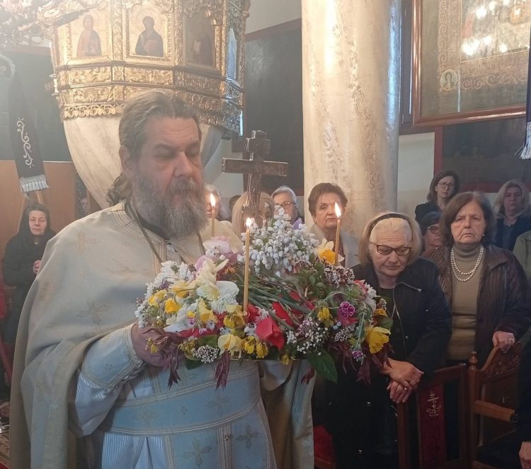 Η Κυριακή της Σταυροπροσκυνήσεως στις Καρυές Τρικάλων (ΕΙΚΟΝΕΣ)