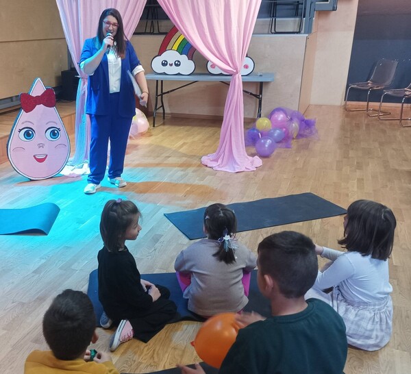 «Η Δακρυρρόη και η πύλη της χαράς»: Ένα παραμύθι που θυμίζει ότι το πιο μεγάλο δώρο είναι το βιβλίο (ΦΩΤΟ)