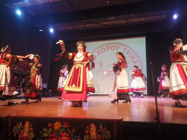 «Μαγνήτισε» το κοινό η μουσικοχορευτική παράσταση του Κέντρου Χορού «Τρίκκη» (ΦΩΤΟ)