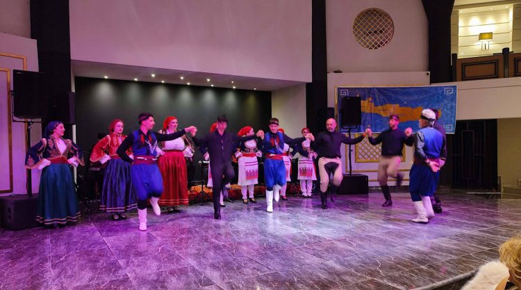 Σύλλογος Κρητών Νομού Τρικάλων: Ο Μανώλης Κονταρός και η παρέα του ανέβασαν το κέφι στην… κορυφή του «Ψηλορείτη»! (ΦΩΤΟ)