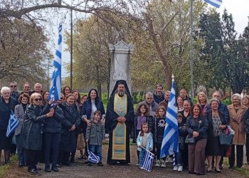 Καρυές Τρικάλων: Θεία Λειτουργία, Δοξολογία, Επιμνημόσυνη Δέηση και Κατάθεση Στεφάνου για την 25η Μαρτίου (ΦΩΤΟ)