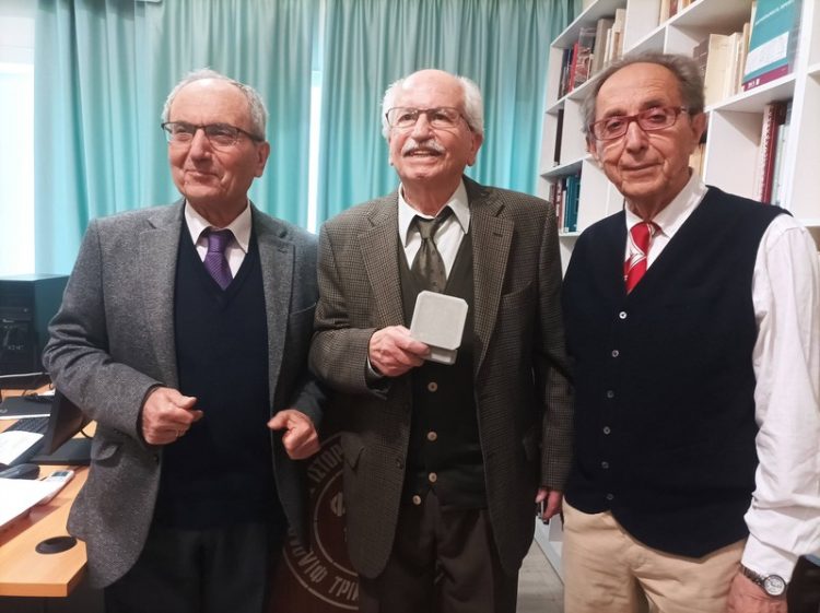 Το «Βραβείο  Φιλίας Τρικάλων» στον διαπρεπή Καλαμπακιώτη Φιλόλογο Δημήτριο Πλιάτσικα – Πολυετής και πολύτιμη η προσφορά του (ΦΩΤΟ)