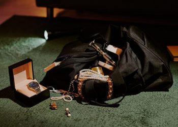 Στη φυλακή με ποινική διαπραγμάτευση οι Βούλγαροι δράστες που έκλεβαν κοσμηματοπωλεία – Δύο “χτυπήματα” στα Τρίκαλα