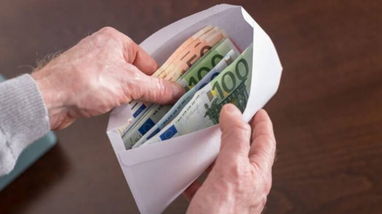 Έξι συλλήψεις για δωροδοκία, επικίνδυνη οδήγηση, βία κατά δικαστικών & τραυματισμό αστυνομικού, ληστεία, απάτη, ναρκωτικά – Ο ένας ανήλικος