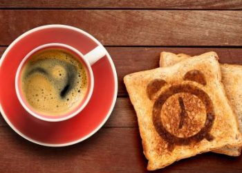 Η καλύτερη ώρα να φάτε πρωινό εάν έχετε υψηλή χοληστερόλη