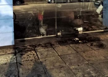 Ήχησαν σειρήνες στο κέντρο των Τρικάλων – Φωτιά σε ταξιδιωτικό γραφείο (ΕΙΚΟΝΕΣ)