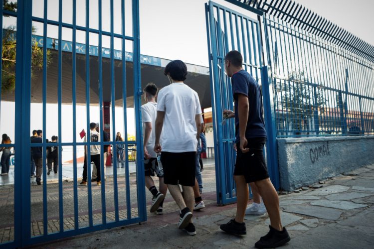 Πότε τελειώνουν φέτος τα μαθήματα σε Γυμνάσια και Λύκεια – Πότε αρχίζουν οι εξετάσεις