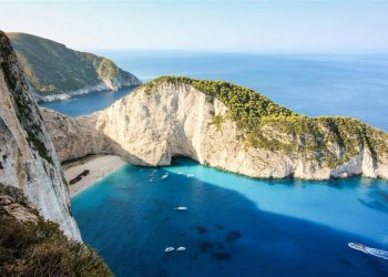 Τουρισμός για Όλους 2026: Πότε ξεκινούν οι αιτήσεις – Ποιοι οι δικαιούχοι του voucher 600 ευρώ