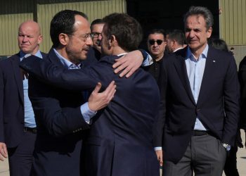 Κατακραυγή στη Βρετανία για την απουσία από την Κύπρο: «Η αγκαλιά που ντρόπιασε τον Κιρ Στάρμερ»