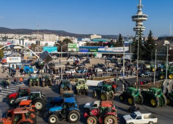«Απόβαση» με τρακτέρ κάνουν οι αγρότες στην Agrotica: «Σαν να κάνεις γλέντι σε σπίτι που έχει κηδεία» – Και Θεσσαλοί ανάμεσά τους