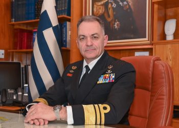 Αυτός είναι ο Θεσσαλός Ναύαρχος που «κουμαντάρει» τις Ελληνικές φρεγάτες στην Κύπρο