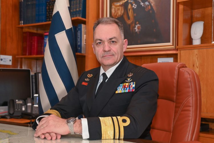 Αυτός είναι ο Θεσσαλός Ναύαρχος που «κουμαντάρει» τις Ελληνικές φρεγάτες στην Κύπρο