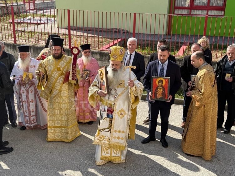 Με λιτάνευση των εικόνων εορτάστηκε χοροστατούντος του Μητροπολίτη κ. Θεόκλητου η Κυριακή της Ορθοδοξίας στον Ι.Ν. Αγίων Κων/νου και Ελένης Καλαμπάκας (ΕΙΚΟΝΕΣ)