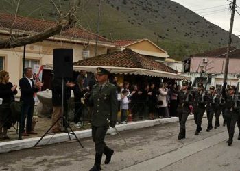 Ιστορική παρουσία της ΣΜΥ στη Φαρκαδόνα – Σπουδαστές και σπουδάστριες εντυπωσίασαν στην παρέλαση (ΦΩΤΟ – ΒΙΝΤΕΟ)