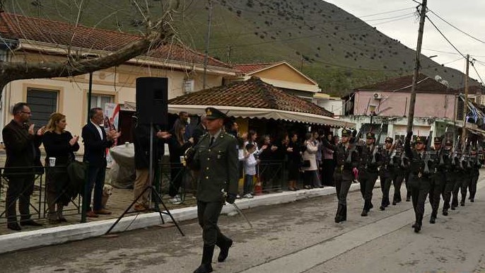Ιστορική παρουσία της ΣΜΥ στη Φαρκαδόνα – Σπουδαστές και σπουδάστριες εντυπωσίασαν στην παρέλαση (ΦΩΤΟ – ΒΙΝΤΕΟ)