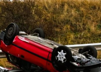 Αυτοκίνητο έπεσε σε χαντάκι – Από θαύμα σώθηκε ο οδηγός [εικόνα]