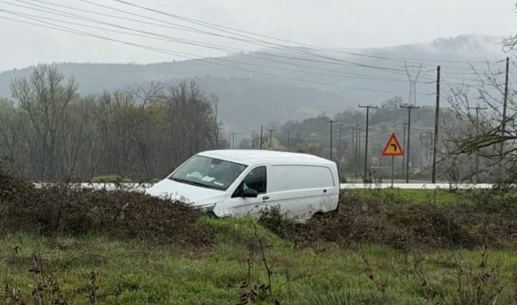 Καλαμπάκα: Νέες εκτροπές οχημάτων στην γνωστή στροφή της Ε.Ο. Τρικάλων – Ιωαννίνων (ΦΩΤΟ)