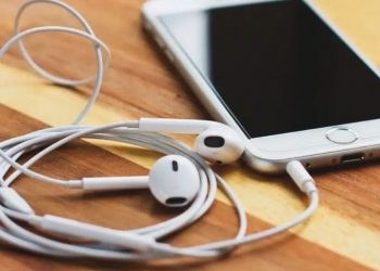 Γιατί τα κινητά δεν έχουν πλέον θύρα ακουστικών και τι σημαίνει αυτό για τους χρήστες