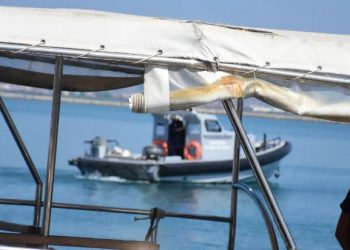 Συνελήφθησαν μετά από καταδίωξη δύο Τούρκοι για μεταφορά 58 μεταναστών στη Ρόδο