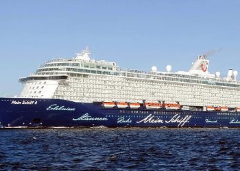 Έλληνες επιβάτες κρουαζιέρας εγκλωβισμένοι στον Περσικό Κόλπο