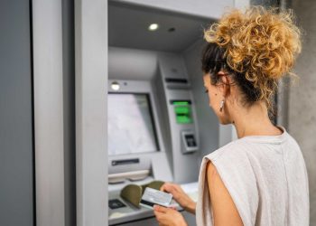 Μηνιαία συνδρομή στους τραπεζικούς λογαριασμούς
