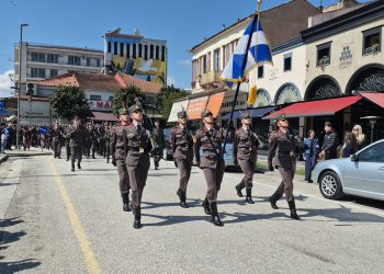 25η Μαρτίου: Συγκλονιστικό το Άγημα της Σ.Μ.Υ. – Τραγούδησε το “Μακεδονία Ξακουστή” και ρίγησε η πόλη των Τρικάλων! (ΦΩΤΟ – ΒΙΝΤΕΟ)
