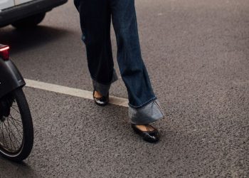Editor’s choice: 10 ballet flats – Το πιο κομψό παπούτσι της σεζόν είναι εδώ & πώς θα το φορέσεις