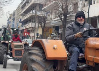 Και …τρακτέρ στο προσυνέδριο της Νέας Δημοκρατίας στη Λάρισα!!!