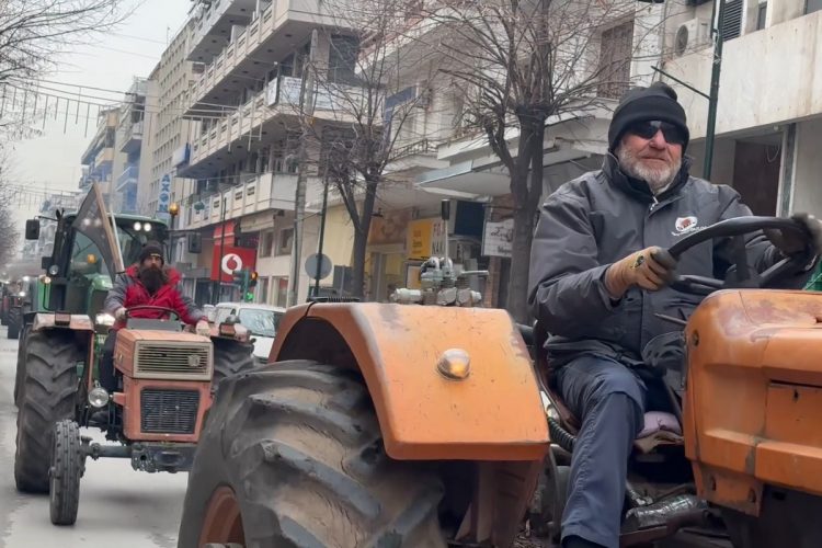 Και …τρακτέρ στο προσυνέδριο της Νέας Δημοκρατίας στη Λάρισα!!!