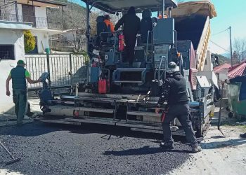 Ασφαλτοστρώσεις στον κεντρικό δρόμο της Πεύκης του Δήμου Μετεώρων