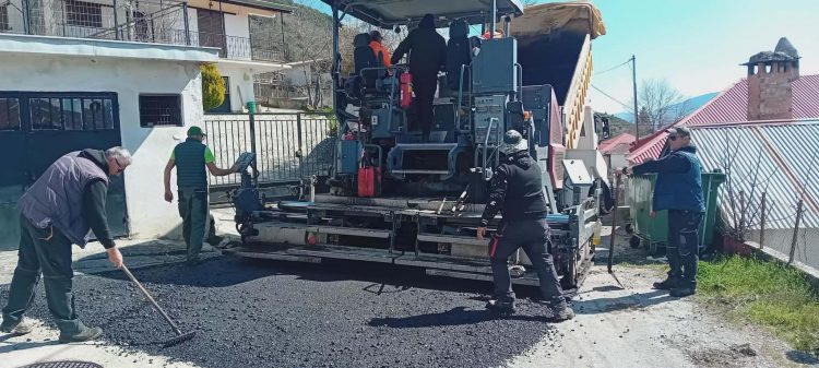 Ασφαλτοστρώσεις στον κεντρικό δρόμο της Πεύκης του Δήμου Μετεώρων
