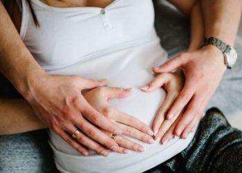 Τι σημαίνουν τα καφέ υγρά στην εγκυμοσύνη