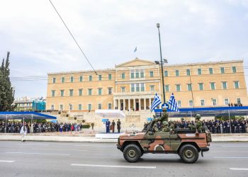 Καιρός: Χαμηλές θερμοκρασίες, βροχές και χιονοπτώσεις – H πρόγνωση για την 25η Μαρτίου