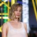 Πόσο θεά τη θες; Η Margot Robbie με κοντό καρέ μαλλί και broken bangs στο Chanel Show