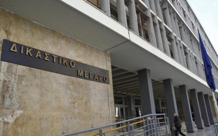 Θεσσαλονίκη: Στο εδώλιο αρχιμανδρίτης και πρώην ιερέας για απάτη άνω του 1,3 εκατ. ευρώ που κατήγγειλαν πιστοί