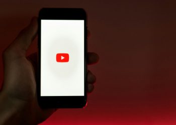 YouTube: Έρευνα αποκαλύπτει ότι κυριαρχεί στις «ιατρικές» πηγές της Google – Ανησυχούν οι ειδικοί