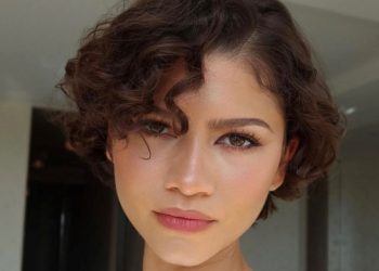 Η πιο τολμηρή αλλαγή της Zendaya, στο show του οίκου Louis Vuitton με bixie cut