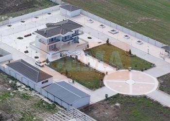 Οικογένεια Ρομά που εμπλέκεται στην απάτη με τις χρυσές λίρες είχε μέχρι και ελικοδρόμιο στη βίλα της (ΦΩΤΟ)