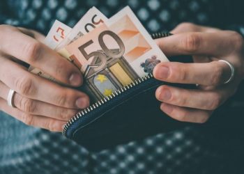 Νέο επίδομα 391 ευρώ – Ποιοι είναι οι δικαιούχοι και πώς γίνεται η αίτηση