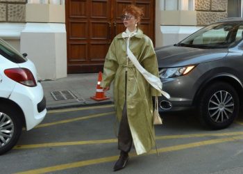 Printed trench coats: Η σύγχρονη ανανέωση ενός διαχρονικού κλασικού item
