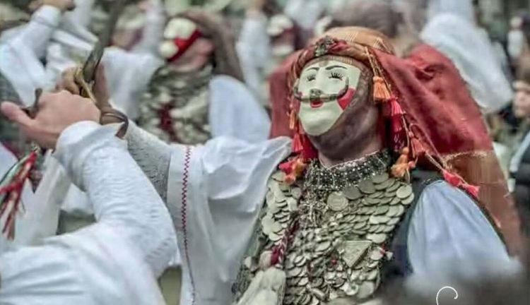 Γενίτσαροι και Μπούλες στη Νάουσα: Από τα πιο εντυπωσιακά αποκριάτικα δρώμενα της Ελλάδας