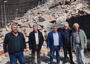 Αποκλεισμένη εξακολουθεί να παραμένει η Γλύστρα