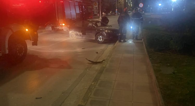 Τροχαίο ατύχημα τα ξημερώματα της Κυριακής στην αρχή της Ηρώων Πολυτεχνείου