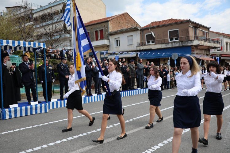 Με κάθε επισημότητα οι επετειακές εκδηλώσεις στην Καλαμπάκα για την 25η Μαρτίου 1821