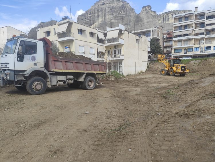 Ξεκίνησαν από τον Δήμο Μετεώρων οι εργασίες για νέο δημοτικό πάρκινγκ 100 θέσεων στο κέντρο της Καλαμπάκας